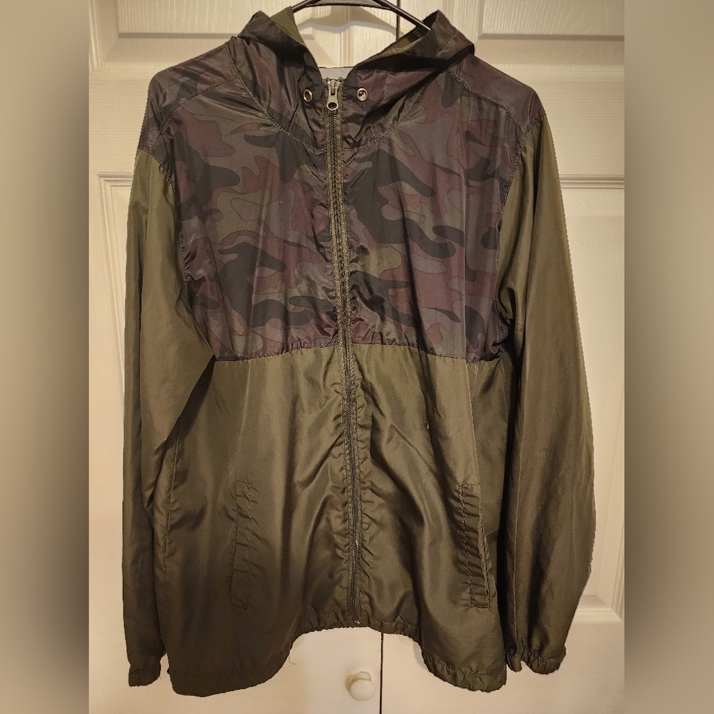 Beautiful giant zip up - Picture 2 of 4